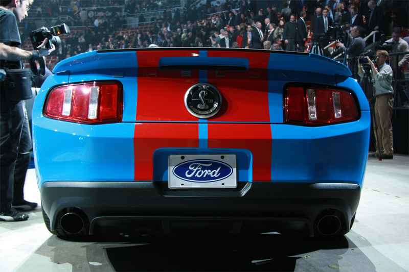 Illustration for article titled Carroll Shelby Introduces 2010 Shelby GT500 Coupe, Convertible At Detroit